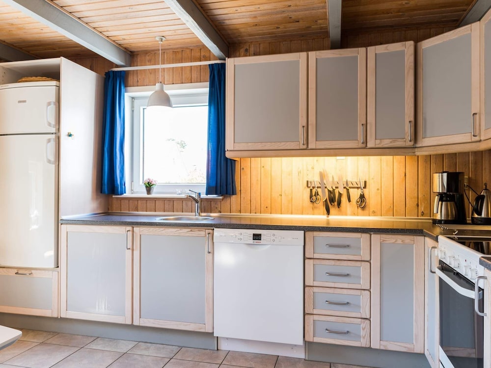 8 Person Holiday Home in Blavand view 4