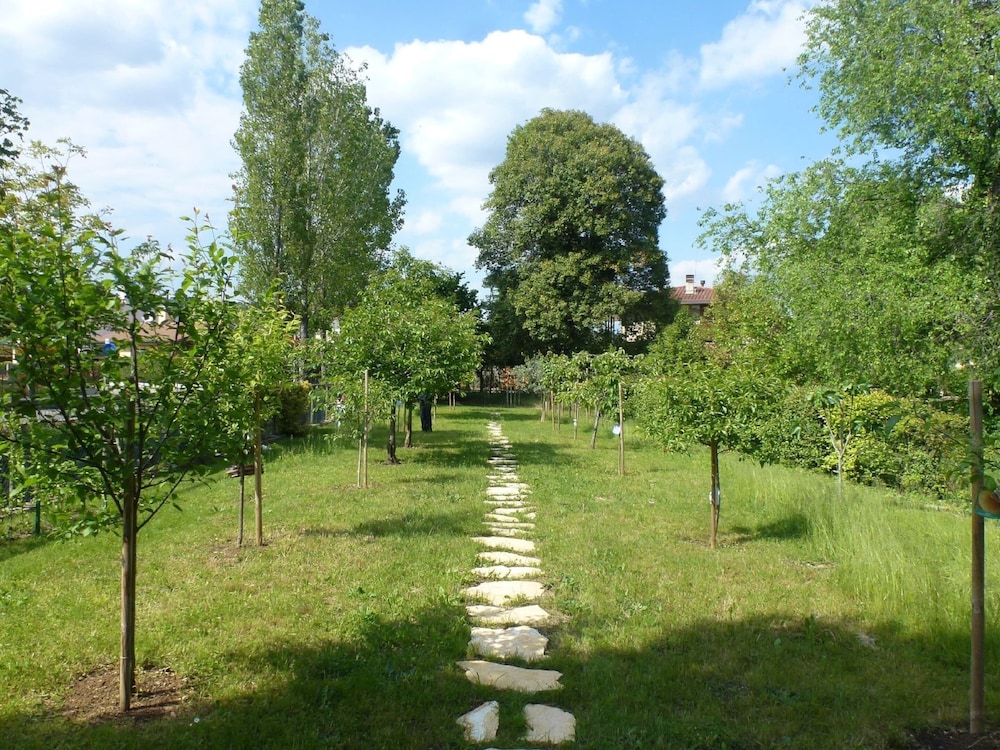 Modern Accommodation, Just Renovated, Private Garden, Wifi, Near Treviso view 5