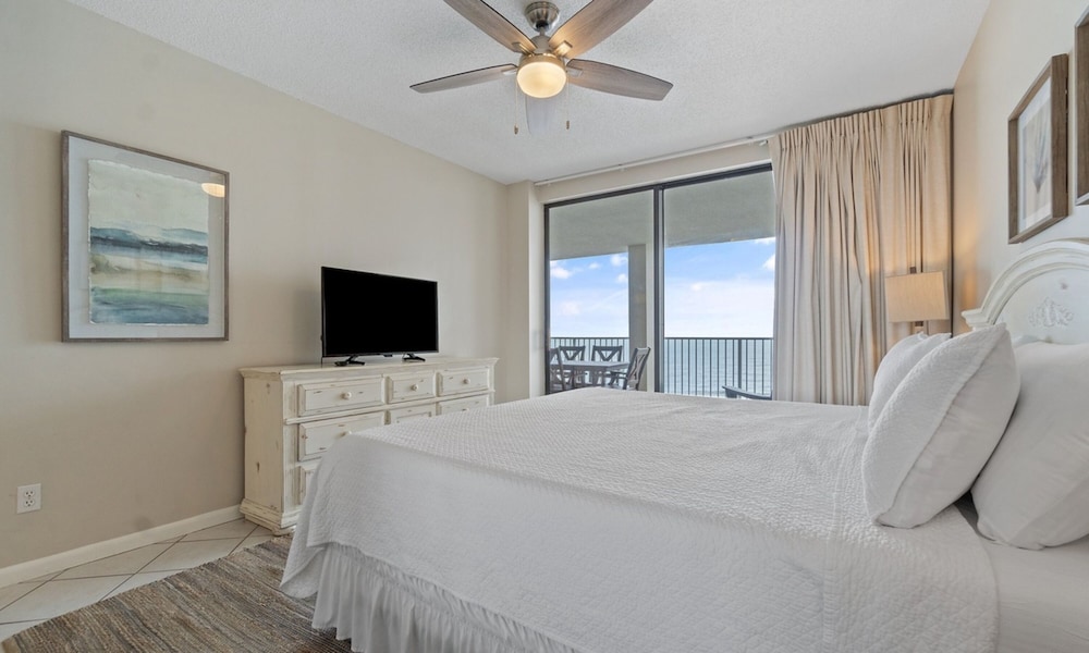 Pelican Pointe 1203