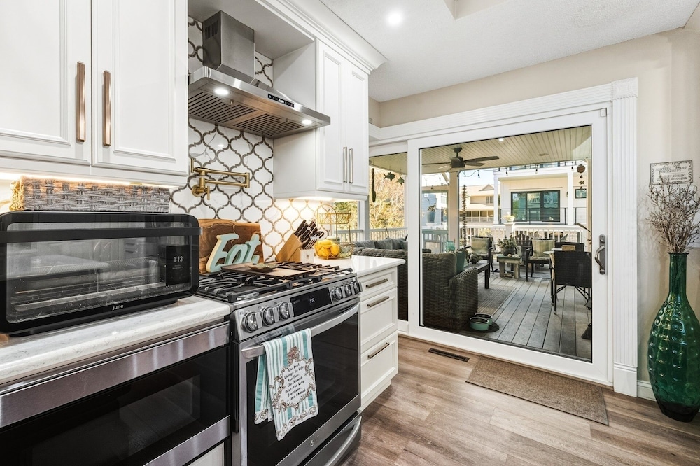 Santorelli's Seaside Serenety 4 Bedroom Home
