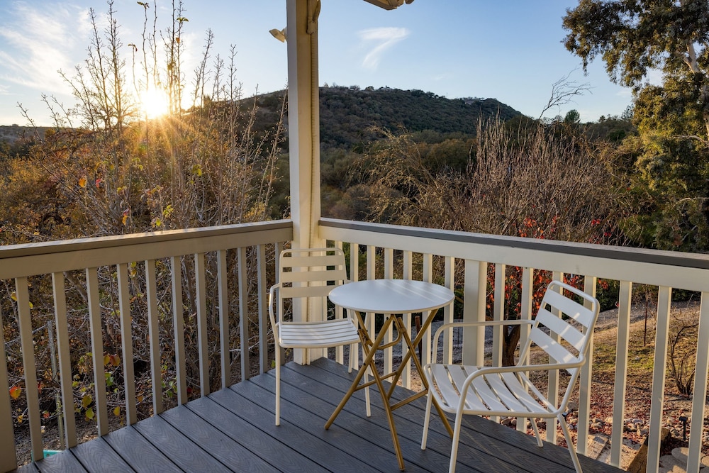 Terrace Hill Modern Paso Robles Escape Near Wineries Dining and Hot Springs
