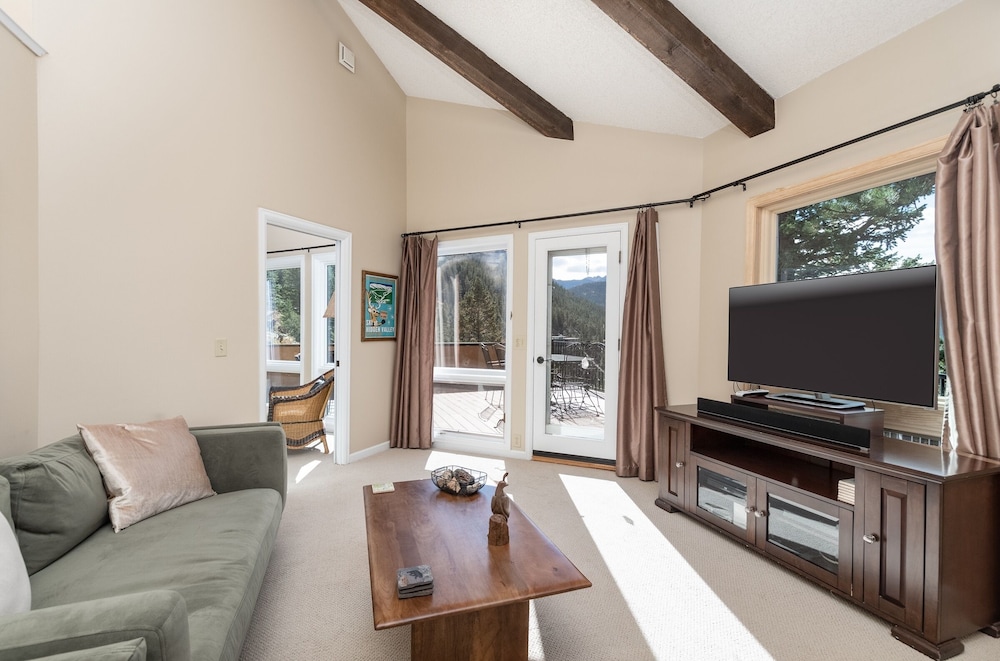 Cedar Upper Luxury Vacation At Windcliff 3 Bedroom Home by RedAwning - Property Image 36