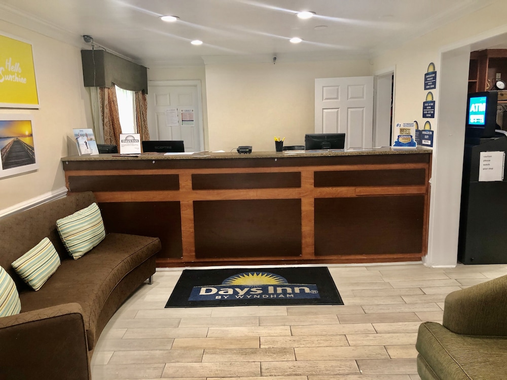 Days Inn by Wyndham Manning view 2