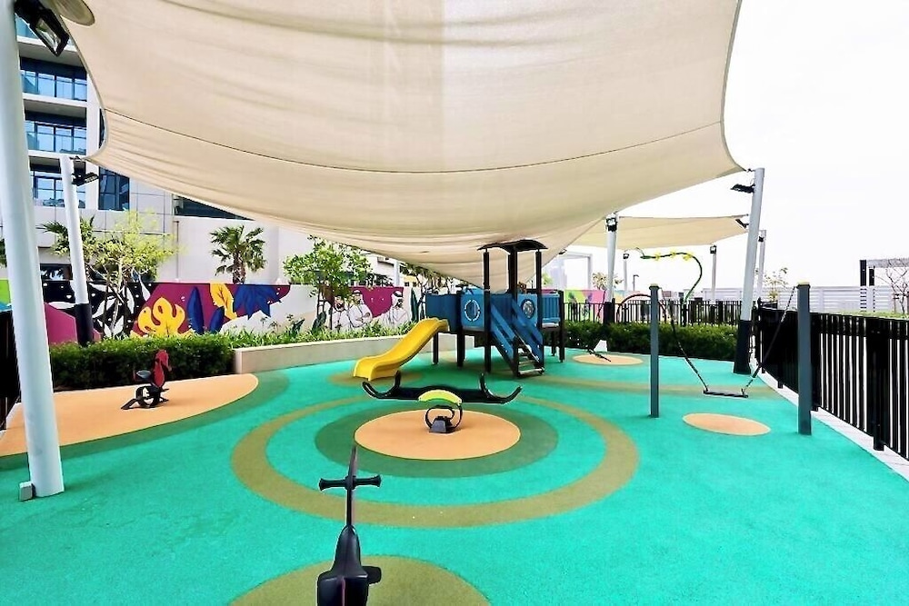 Lux BnB Aykon City