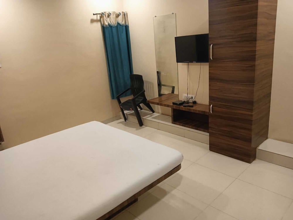 Pushkaraj Lodging