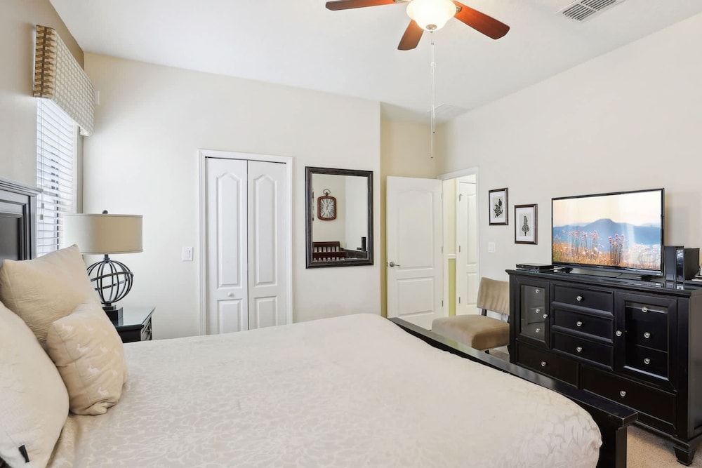 Modern 8BR Home With Private Pool and hot tub
