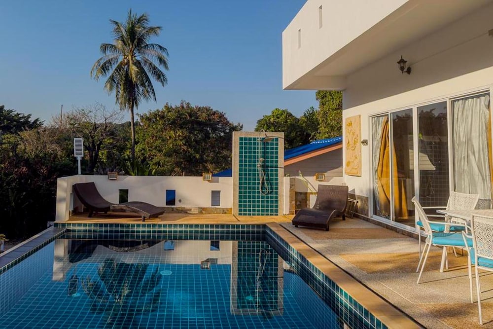 Family Pool Villa Happi near Yanui Beach