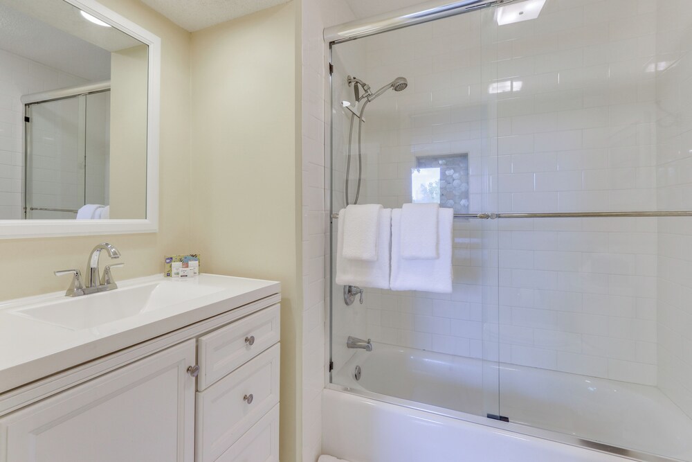Steps to Beach & Pool: Hilton Head Island Condo!