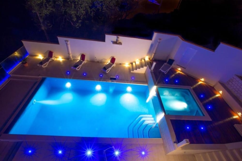 Franco - With sea View and Swimming Pool - H