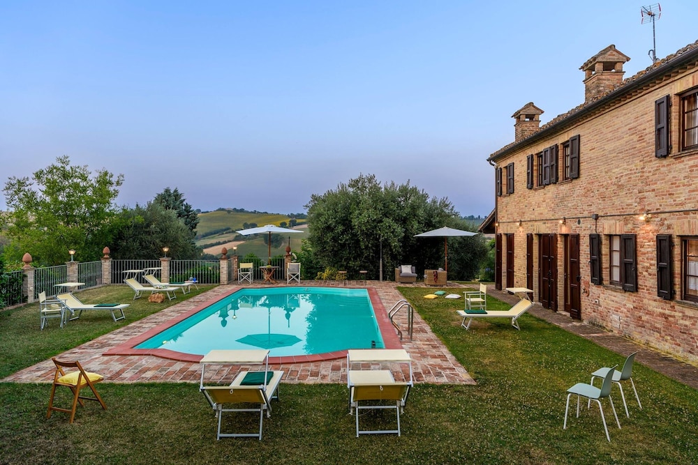 La Girolima 6 2 by Marche Holiday Villas