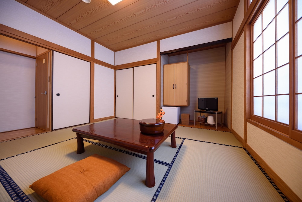 Yufuin Ryokan Okaeri