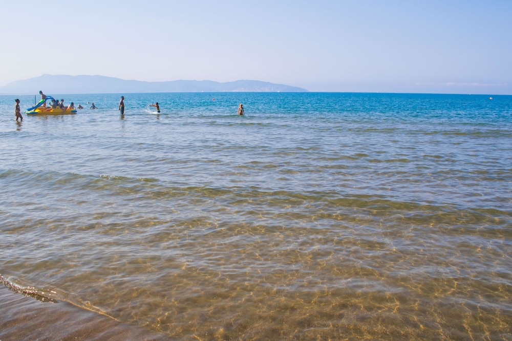 Residence with swimming pool in Albinia just 150 mt from the beach