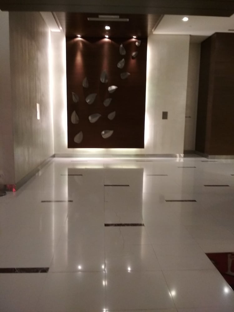 Queens Service Suite at Swiss Garden Residences