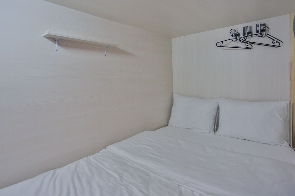 Capsule Hotel de Lux ApraxInn — Hostel