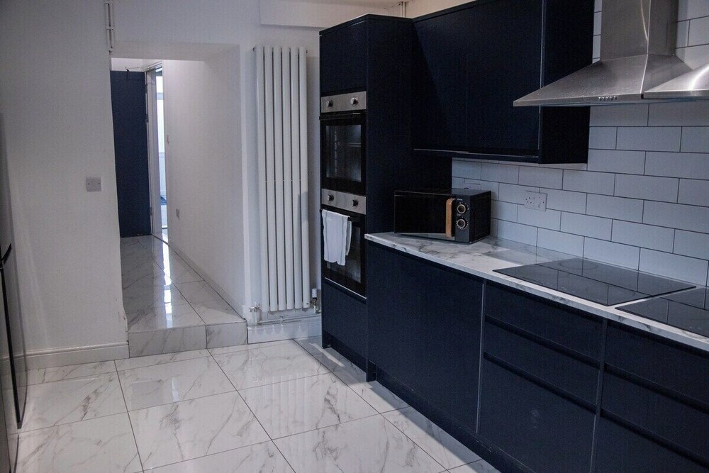 City Centre 6-bed Swansea Getaway