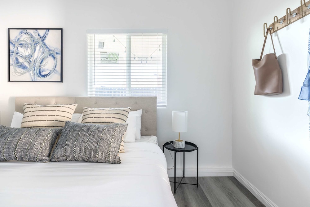 Elegant Retreat Modern Comforts Prime Location