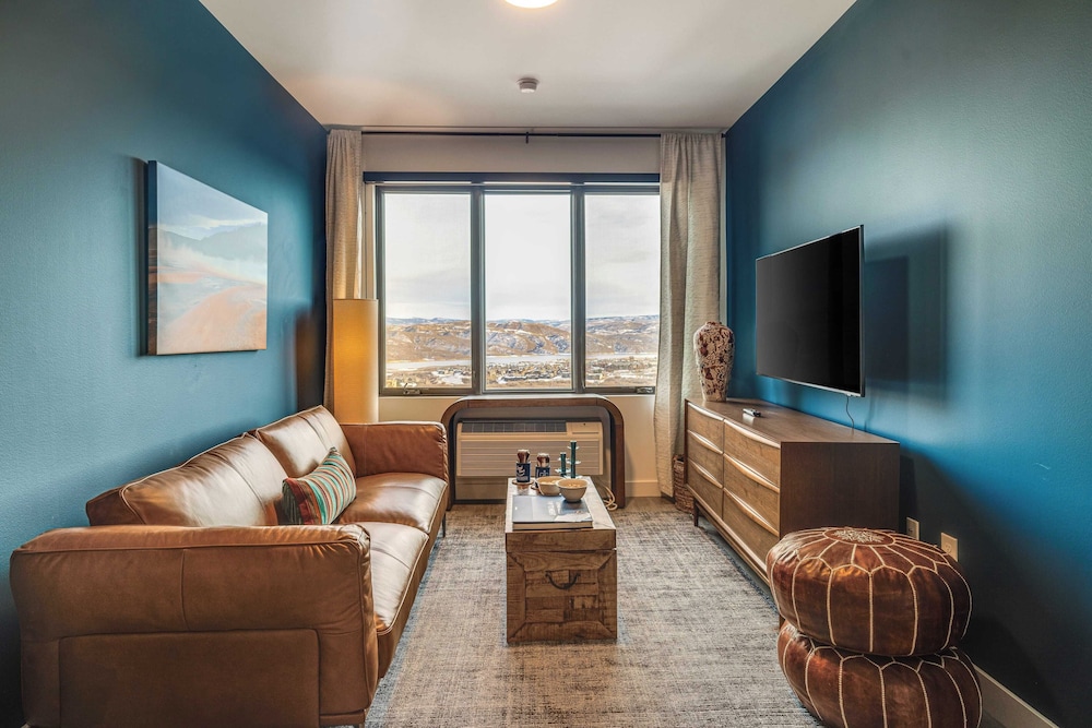 Jordanelle Sunrise Modern Condo, Gondola Access, Year-round Outdoor Fun