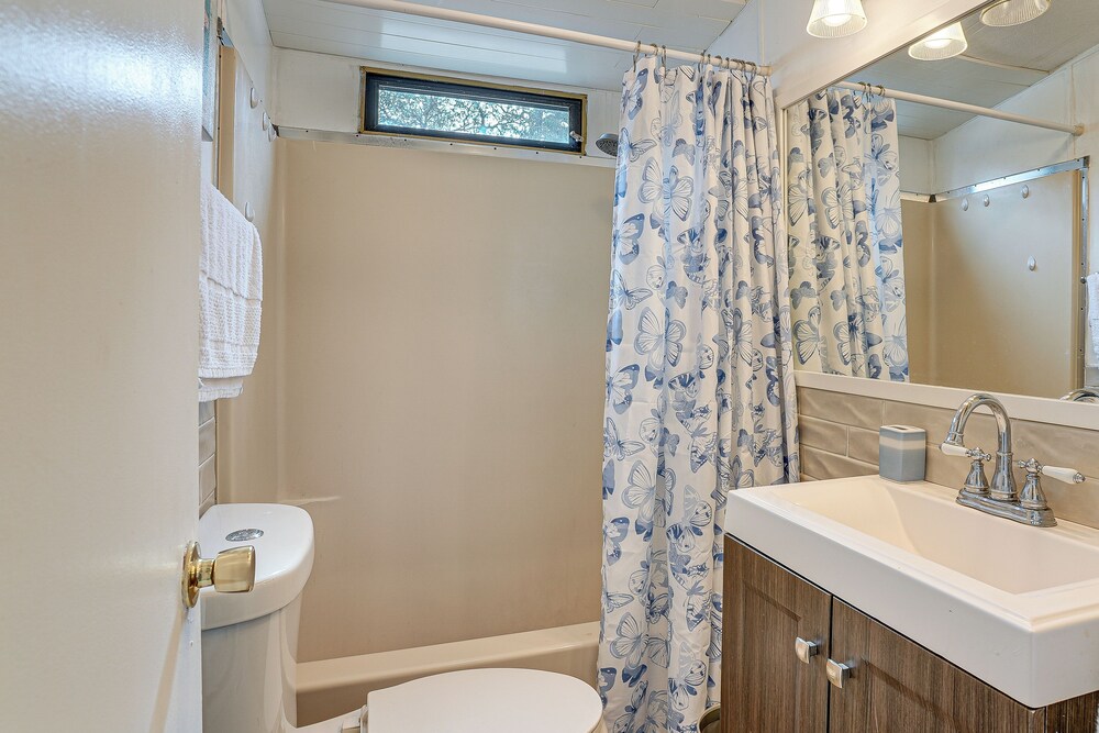 Davenport Couple's Retreat w/ Resort Perks!