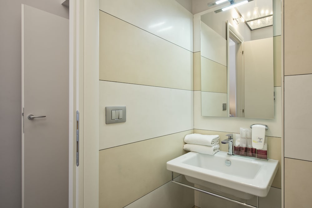 Arenula Suites