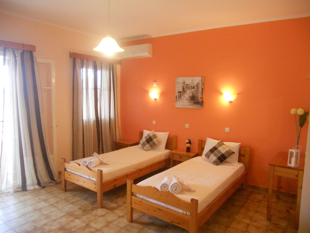 Elli Marina Studios & Apartments