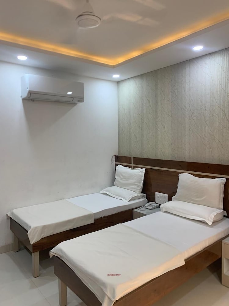Flourish Stay Saket near Max Hospital