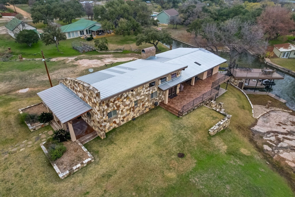 Hillview Estate