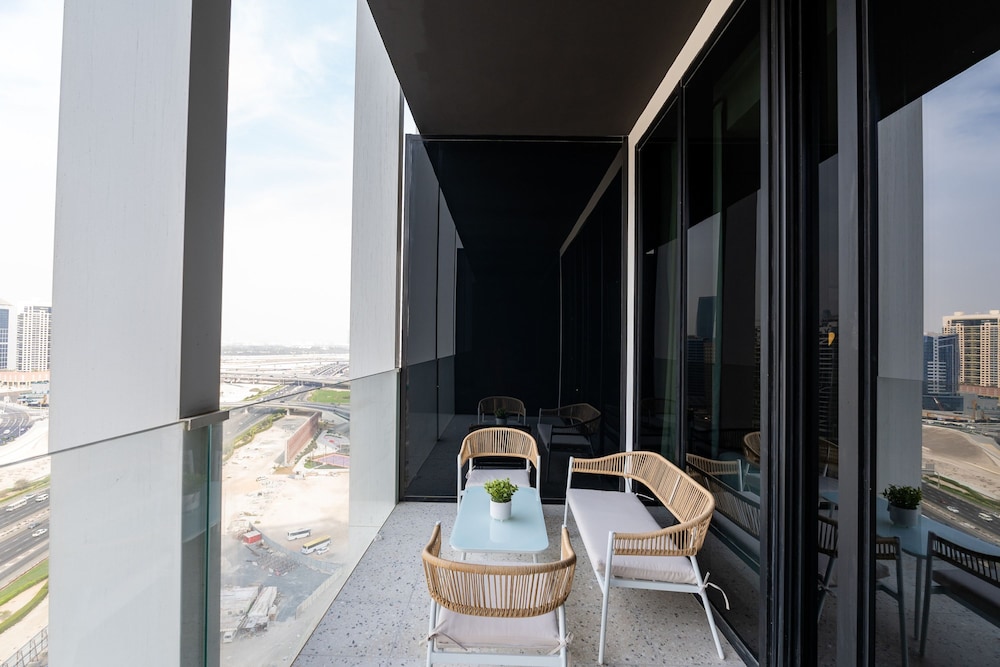 Upside Living - 1819 - BB