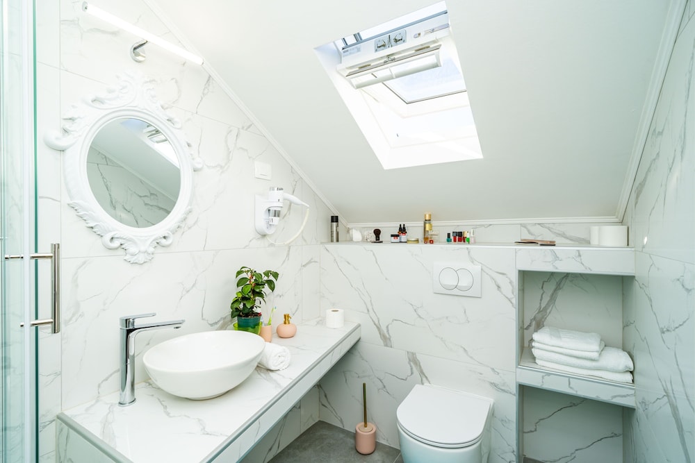 Jele Rooms