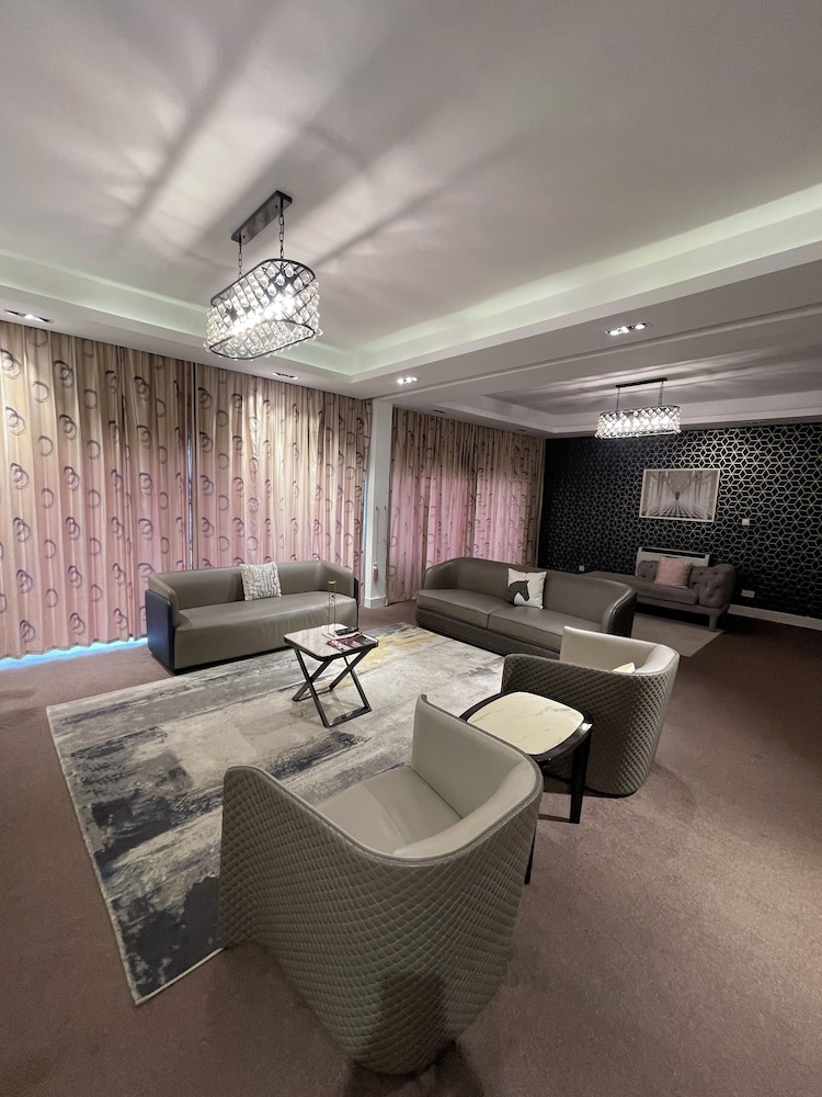 Sujimoto Residences Precious