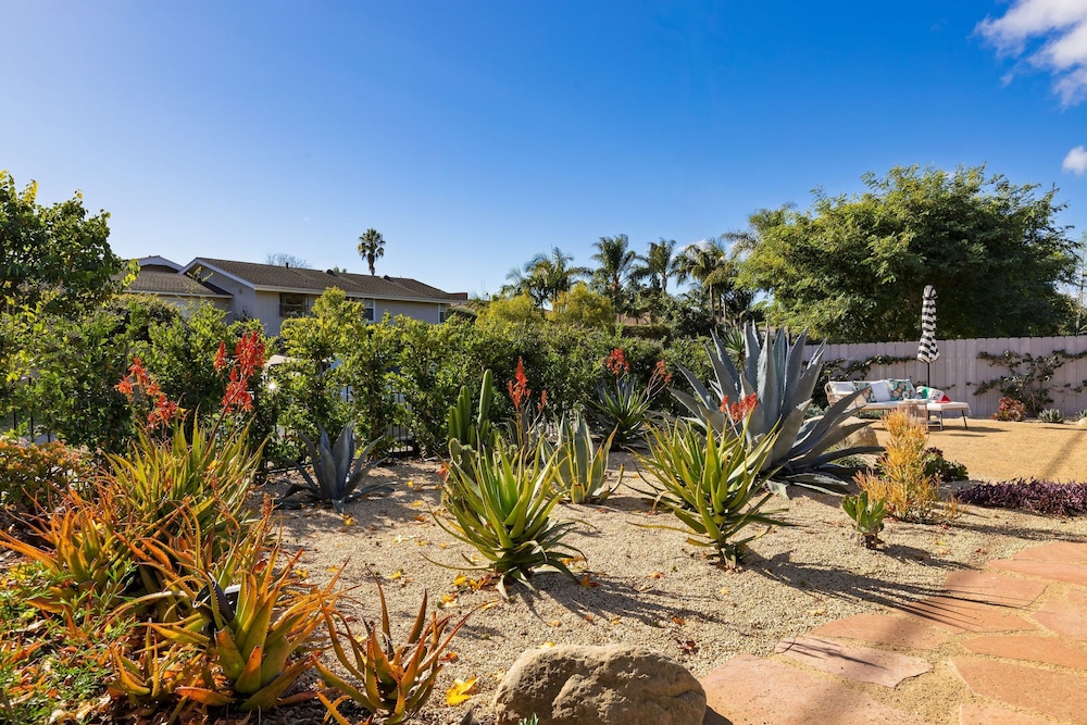 Hummingbird Haven by Avantstay Dog-friendly Near the Beach Huge Yard Hot Tub