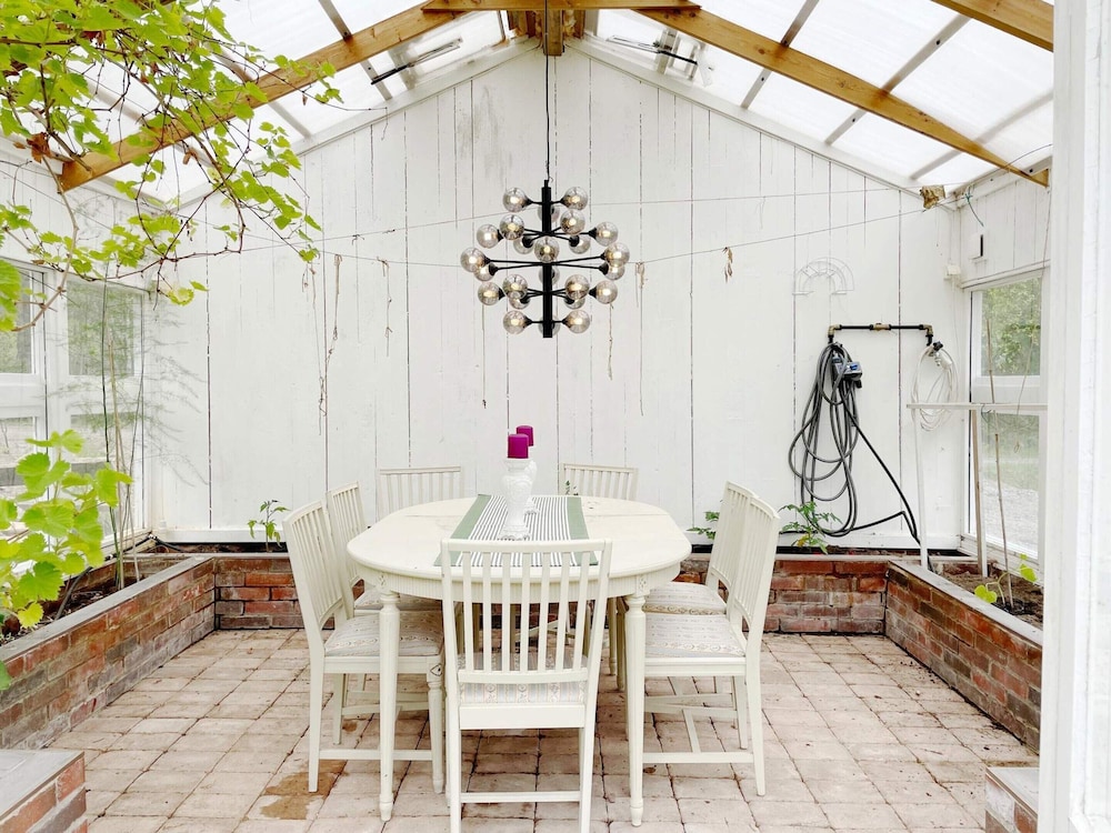 Cozy Summer Retreat in Graddo