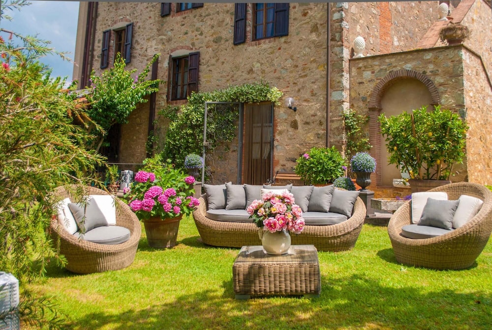 Bicocche Stone Farmhouse view 5