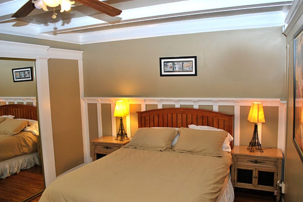 Hollywood Hills Suites