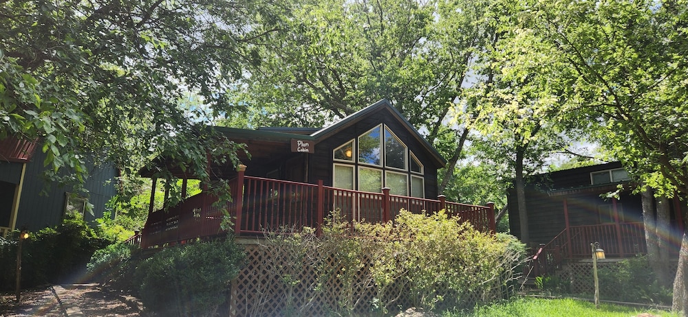 Mendelbaum Winery Guest Cabins