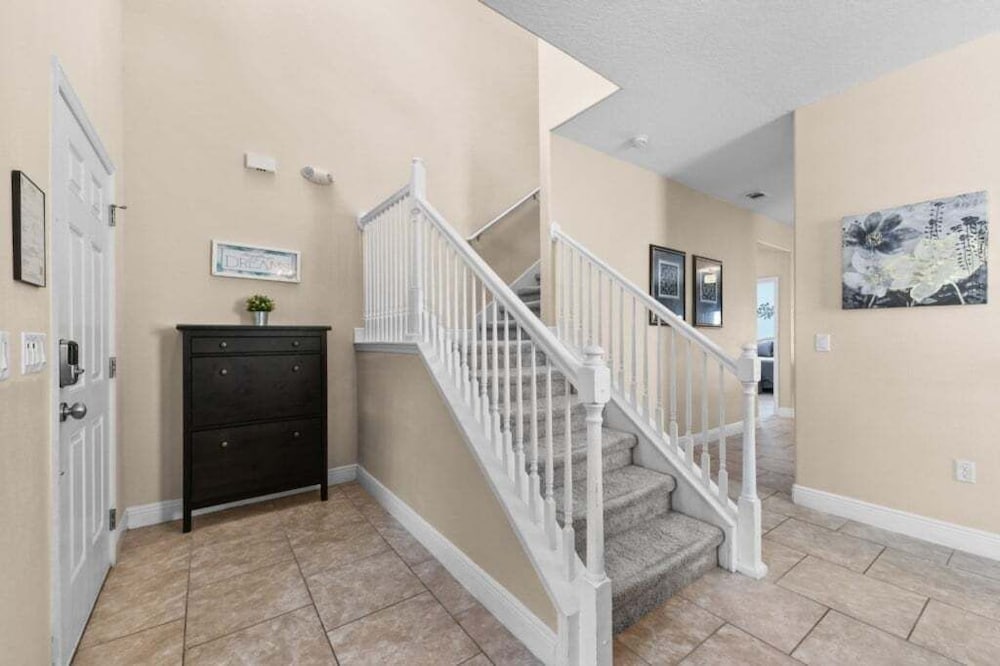 Spacious 5-Bedroom Resort Pool Home with Lake View 5 Villa