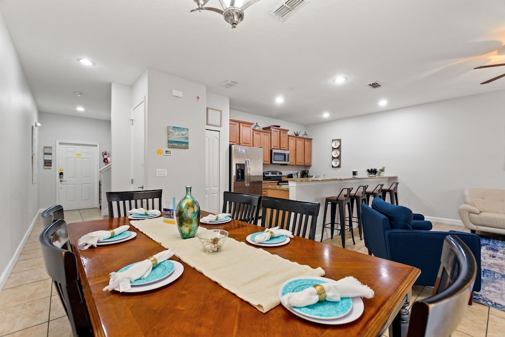 Sunny Paradise Retreat At Paradise Palms By Shine Villas 4 Bedroom Townhouse