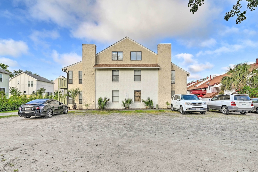 Myrtle Beach Condo: Balconies, Walk to Beach! view 4