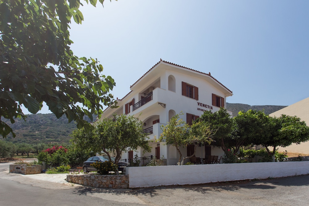 Venetia Apartments