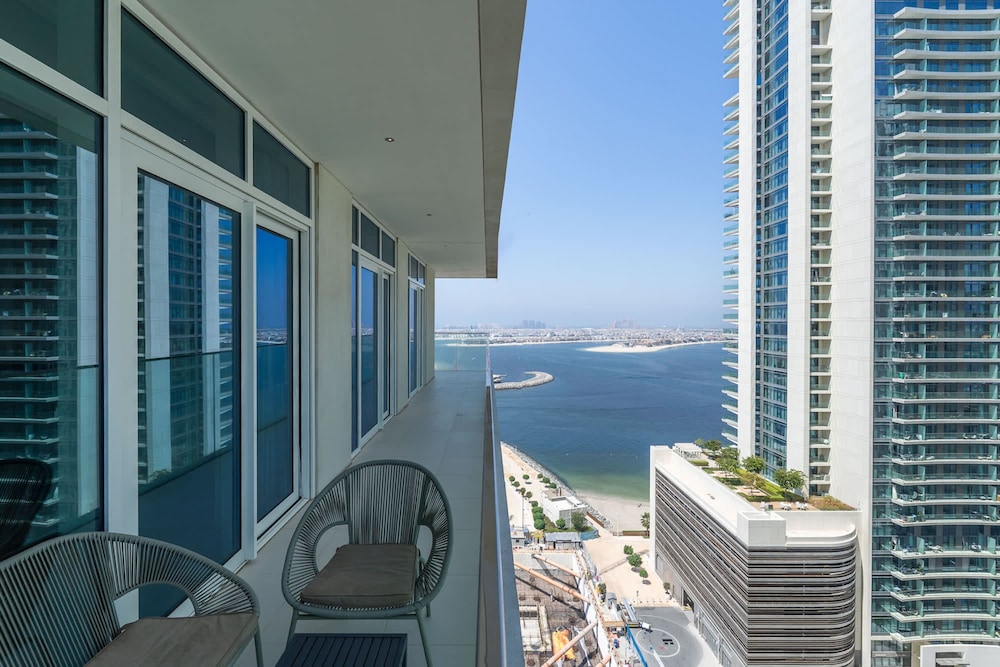 Mesmerizing 2BR in Emaar Beachfront With Sea Views