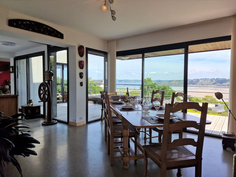 Architect Villa With Fantastic sea View, Locquirec