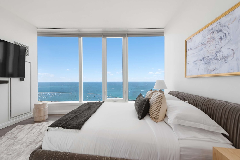Panoramic Lake Views Premier Amenities for Groups