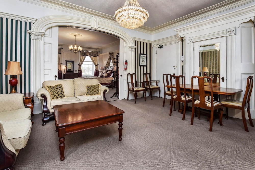 Brockville Vacations - The Noble Suites - Property Image 108