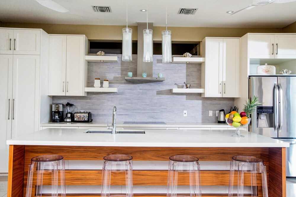 5 BR Waterfront Villa On Chalk Sound Blue Water