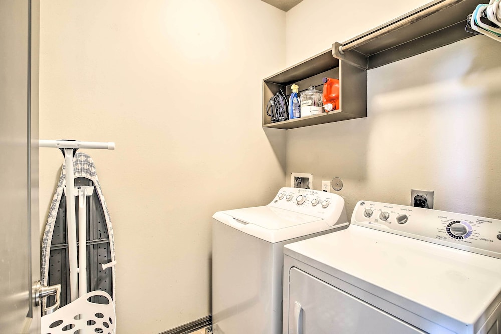 Family-friendly Spring Townhouse w/ Backyard!