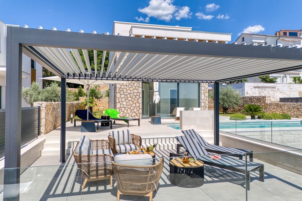 Luxury Seaview Villa Rosciola