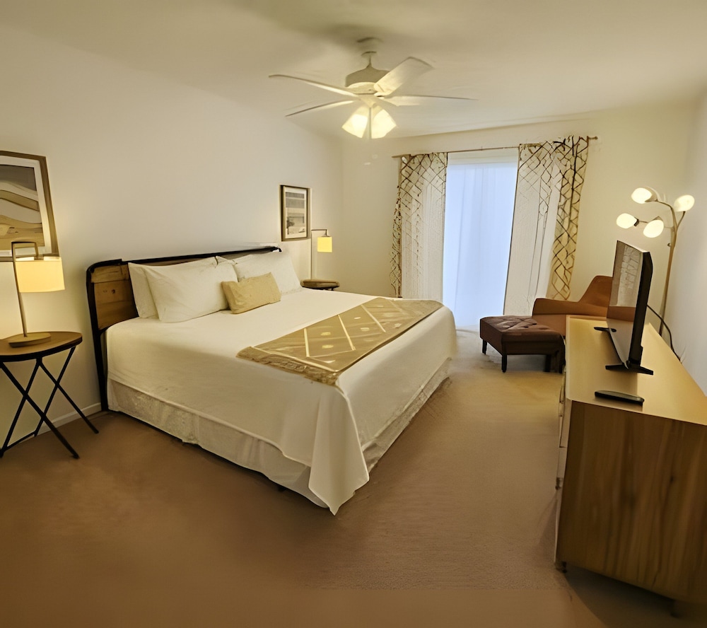 Prime Location! 3bd/2ba Villa