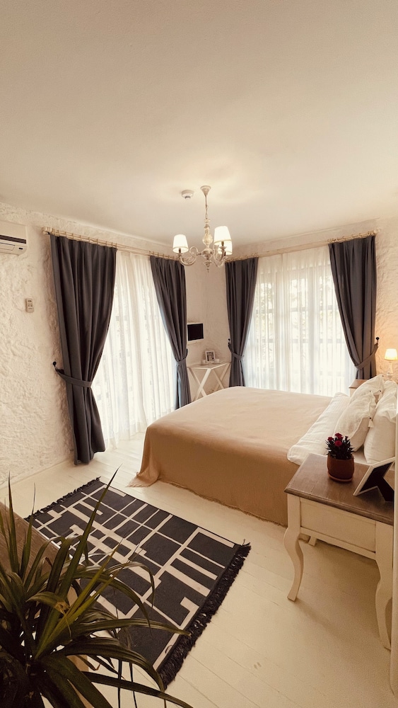 Mina Otel by Adda Alaçatı