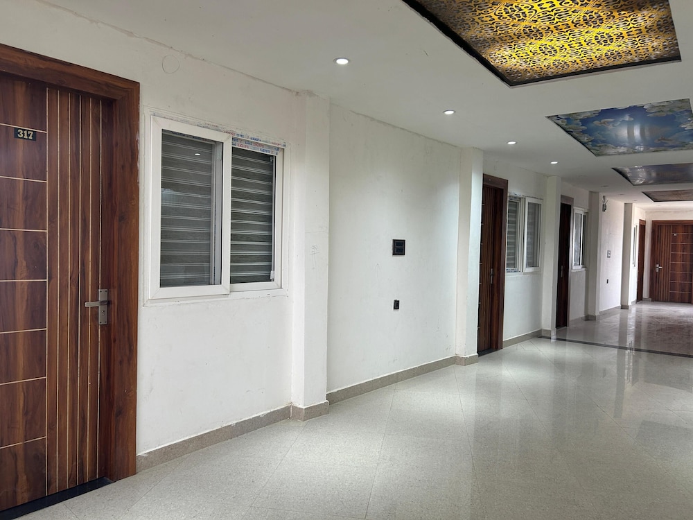 Hotel Shri Dauji Maharaj Palace