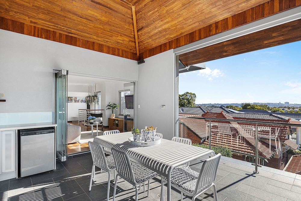 Designer Luxury 3brd - Epic Views - South Perth