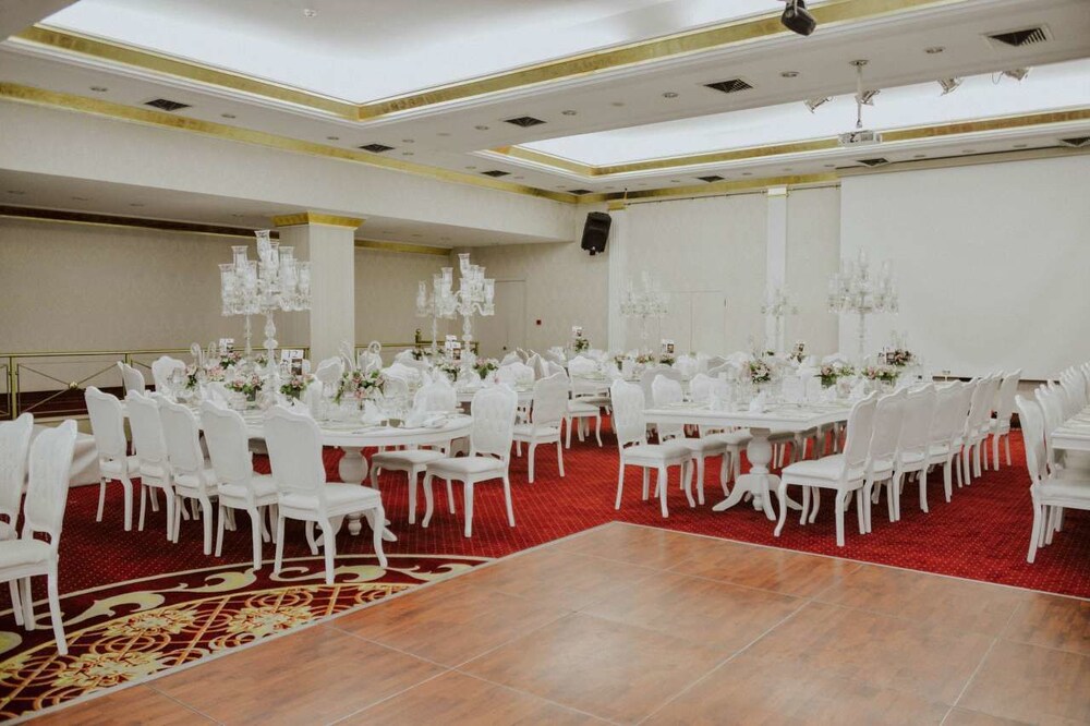 Ege Palas İş Oteli - Image 34